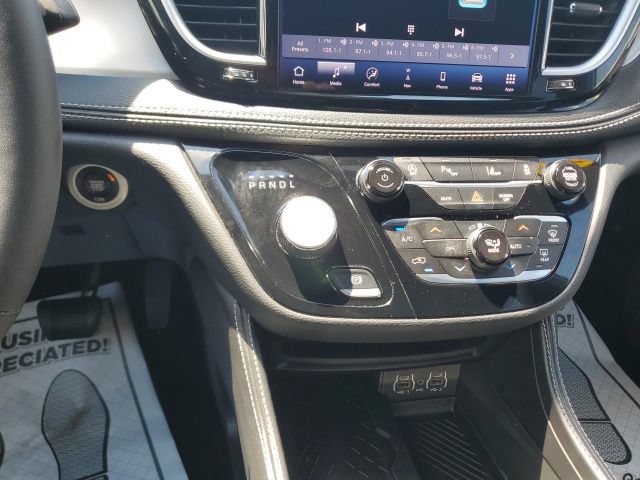 Used 2025 Chrysler Pacifica Limited FWD image 20