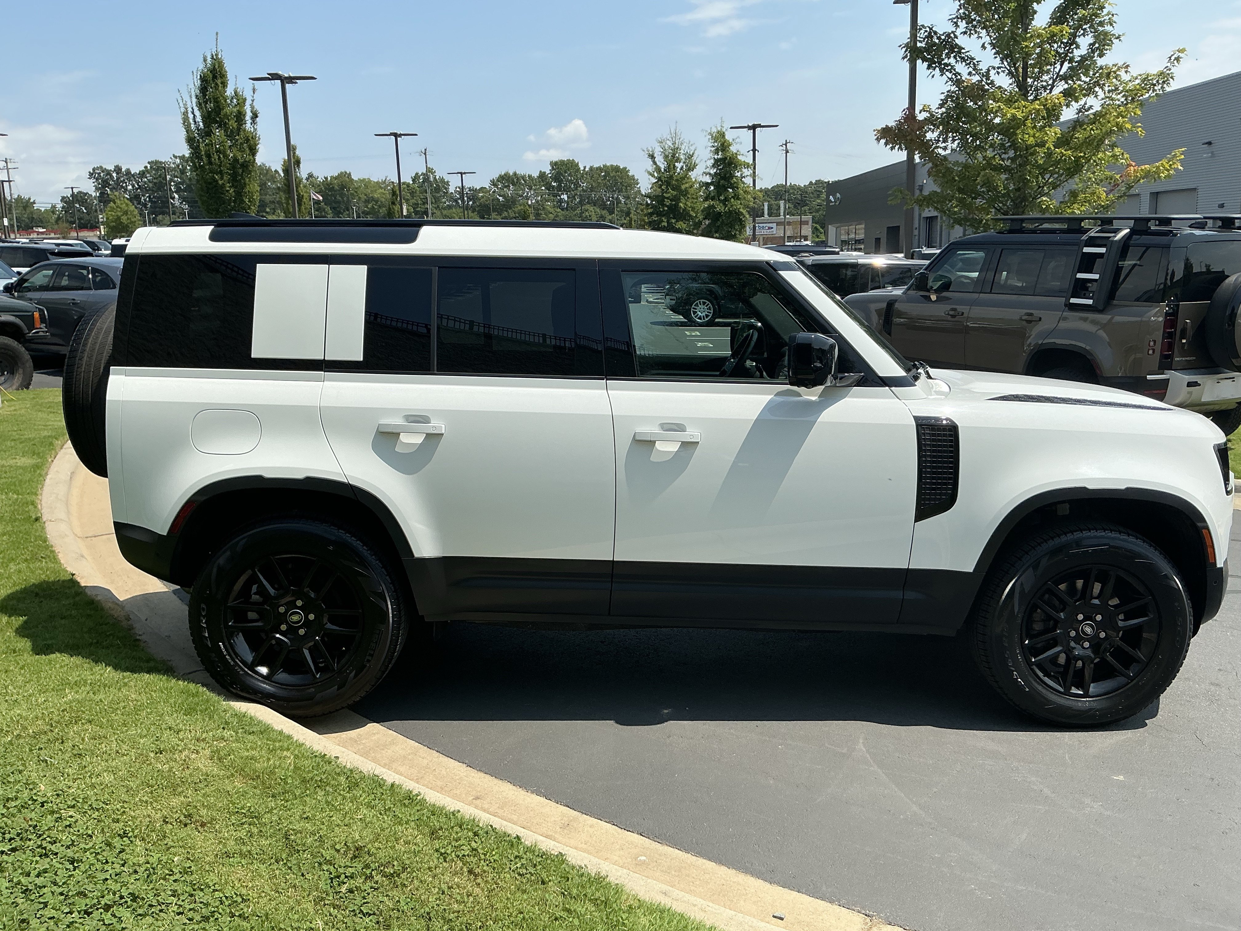 Certified 2025 Land Rover Defender 110 S AWD/4WD image 8