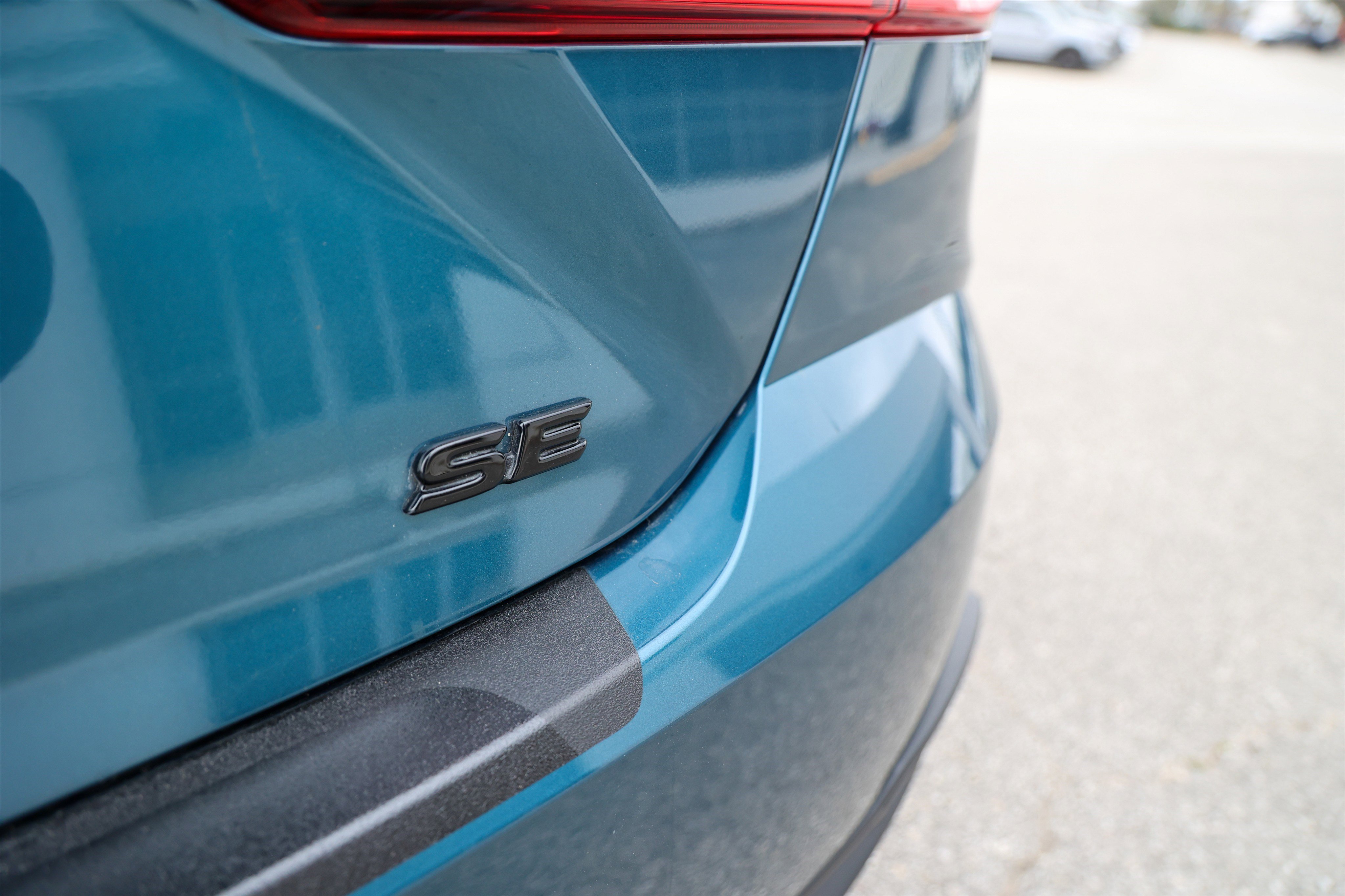 Used 2025 Toyota Camry SE w/ Convenience Package image 13