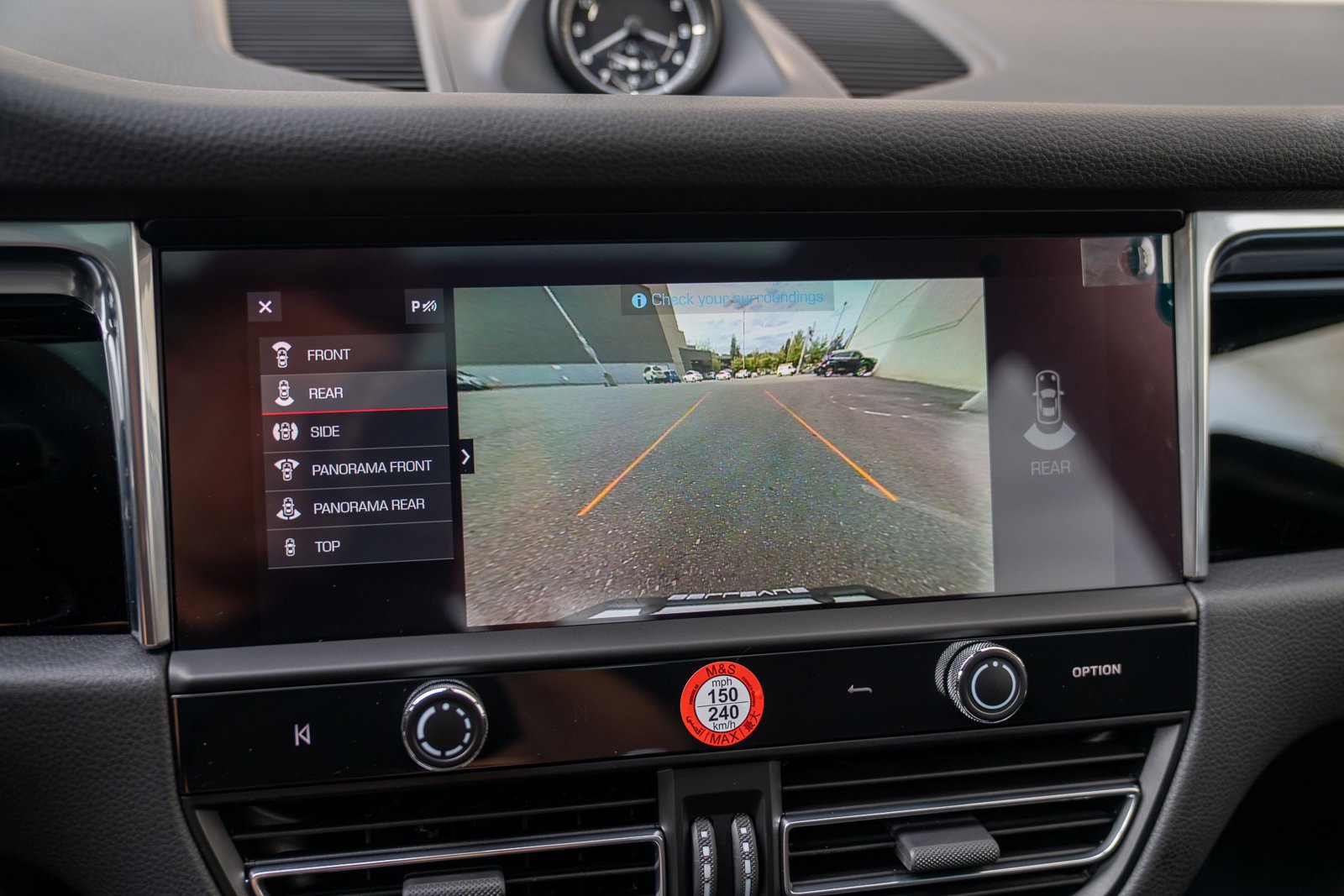 Certified 2025 Porsche Macan image 17