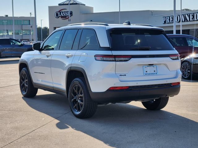 Used 2025 Jeep Grand Cherokee Altitude AWD/4WD image 3
