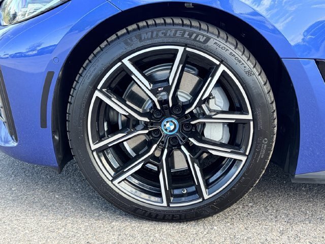 Used 2024 BMW i4 eDrive40 w/ M Sport Package RWD image 11