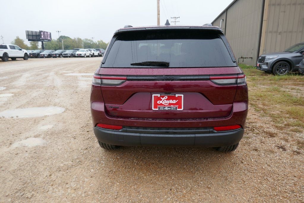 New 2025 Jeep Grand Cherokee Altitude image 5