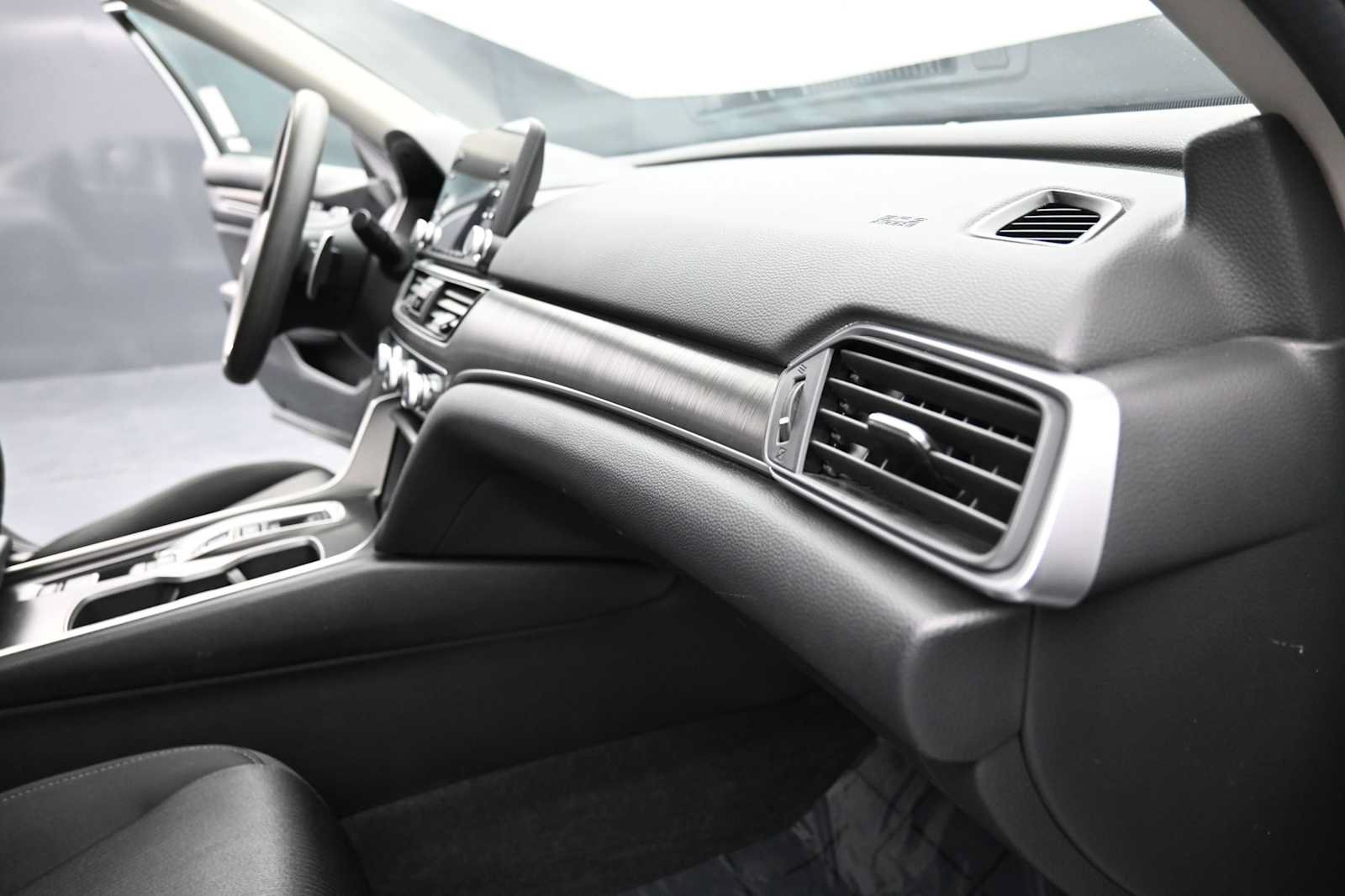Used 2019 Honda Accord Hybrid image 16