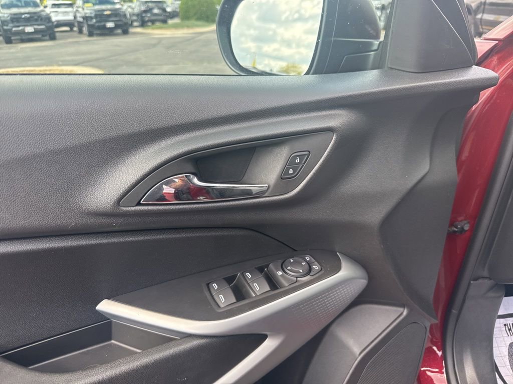 Used 2025 Chevrolet Trax LS image 23