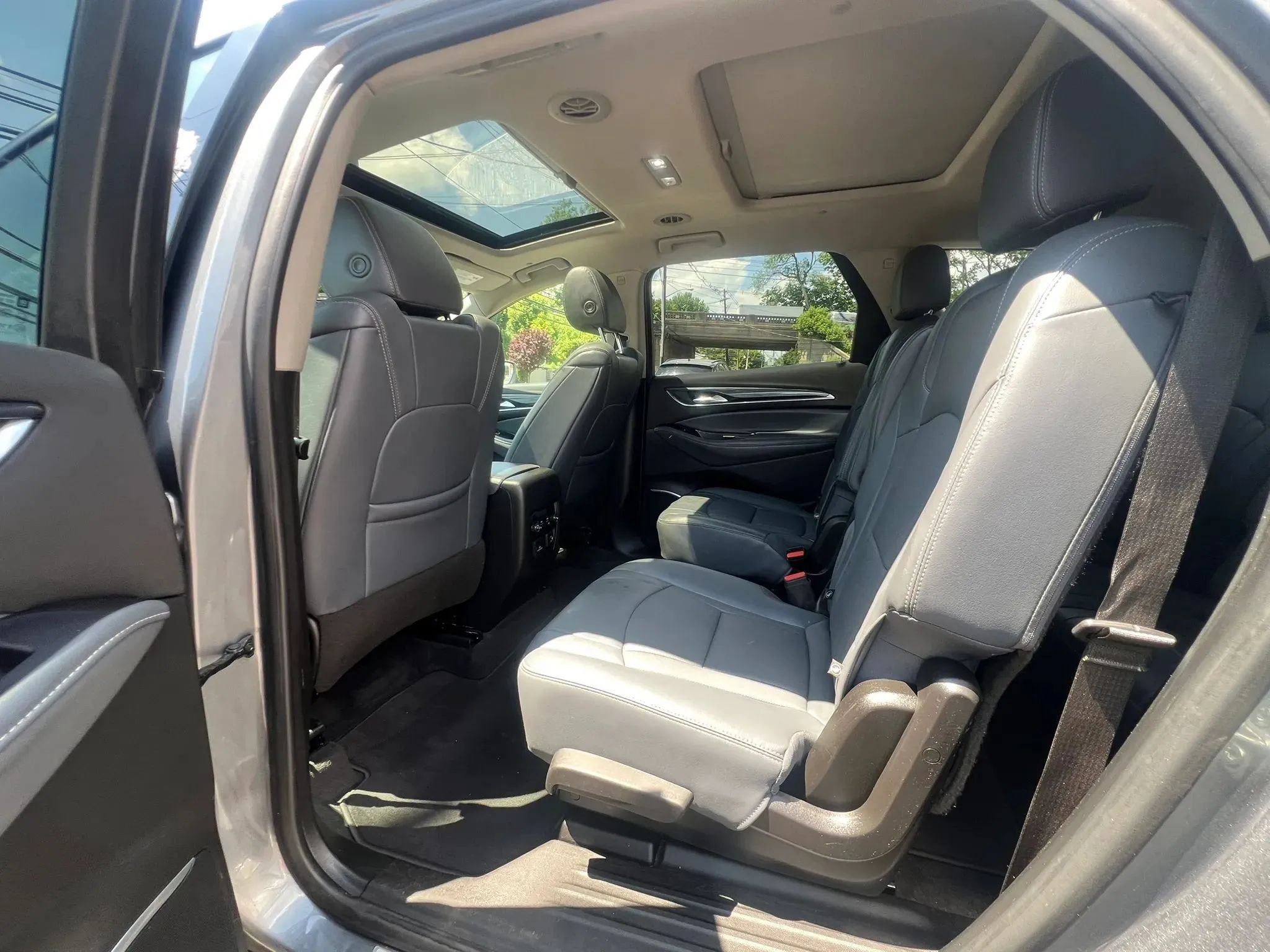 Used 2020 Buick Enclave Premium w/ Sun and Sites Package AWD/4WD image 29