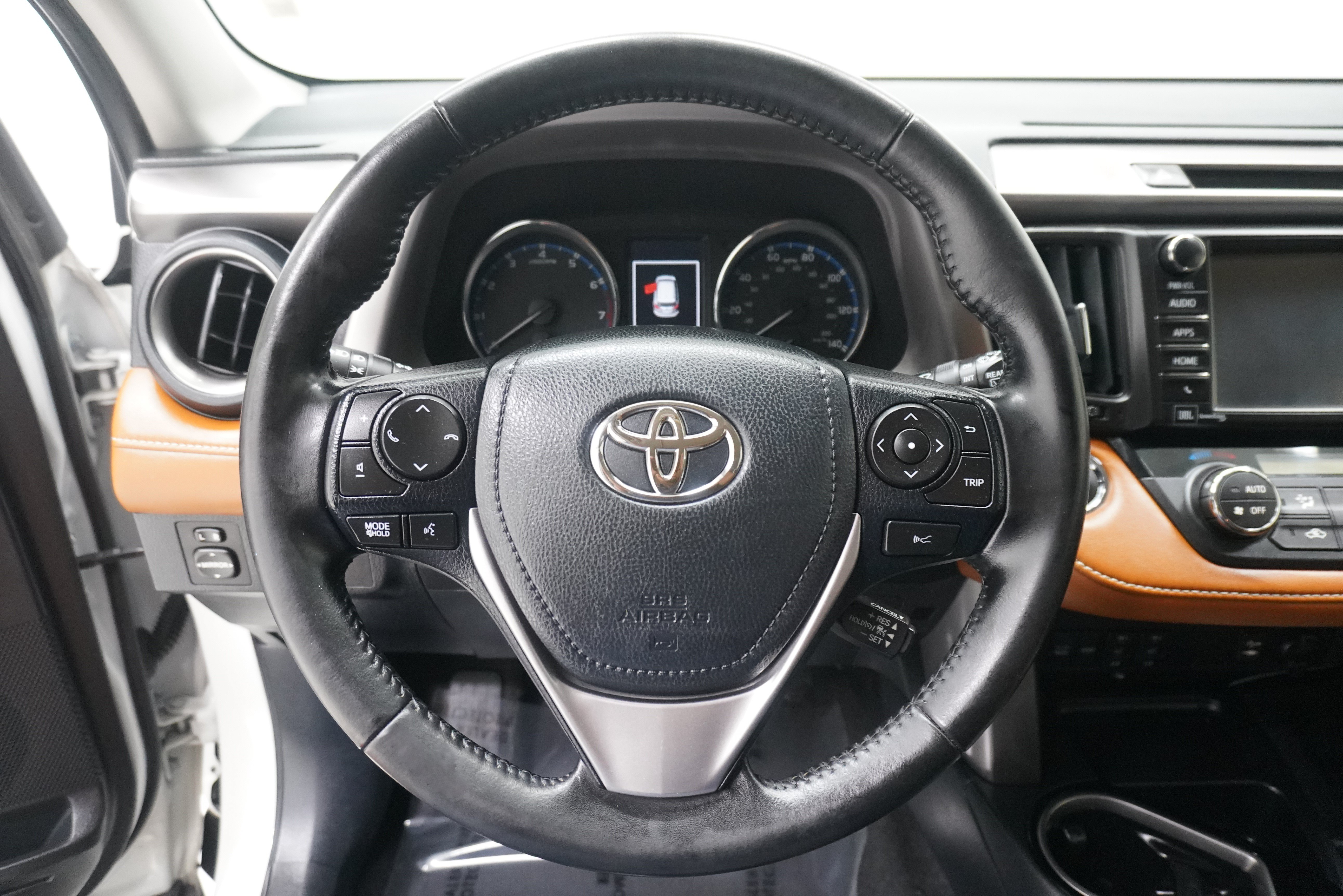 Used 2018 Toyota RAV4 Limited FWD image 17