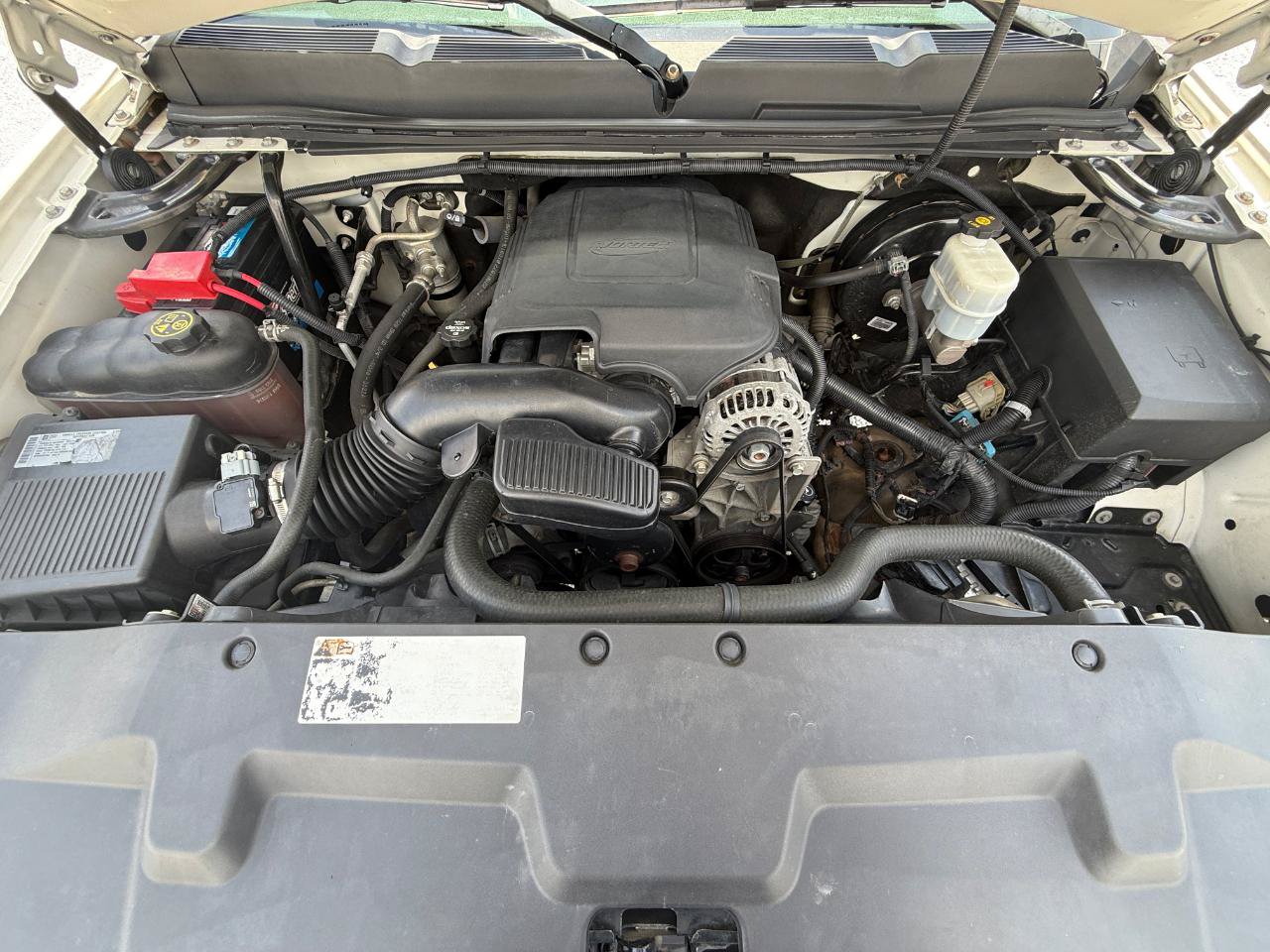 Used 2013 Chevrolet Silverado 1500 LTZ w/ LTZ White Diamond Edition AWD/4WD image 10
