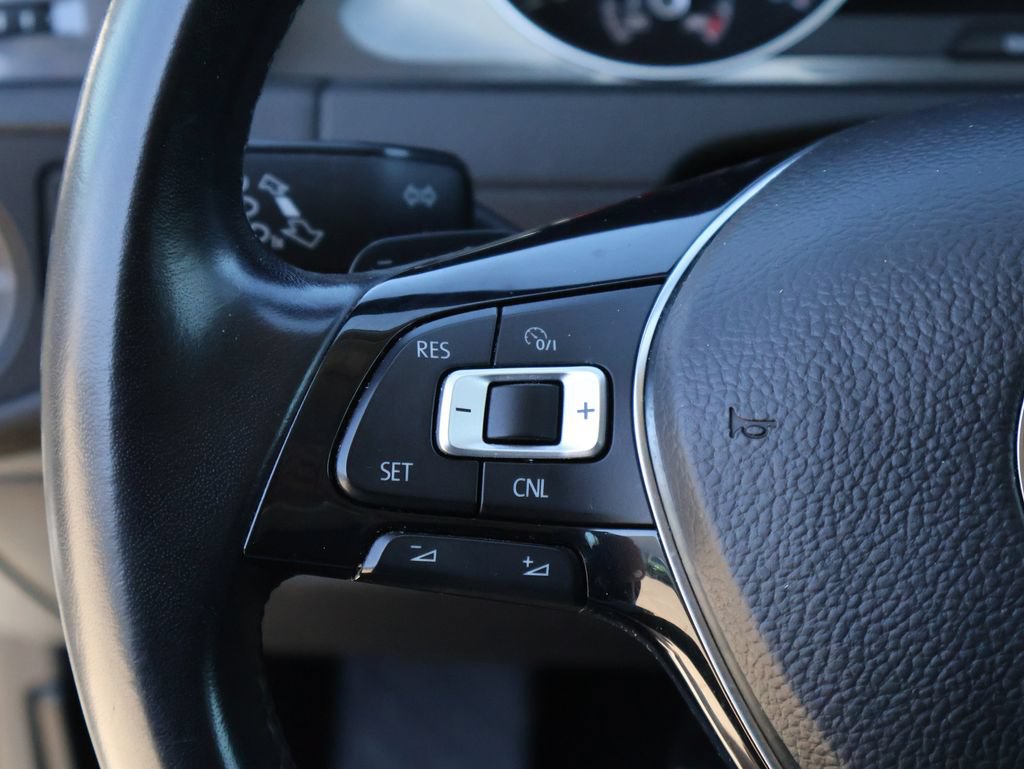 Used 2018 Volkswagen Golf S FWD image 26