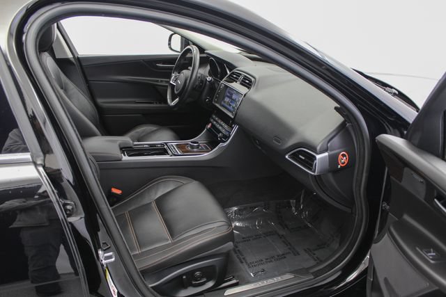 Used 2018 Jaguar XE Prestige AWD/4WD image 23