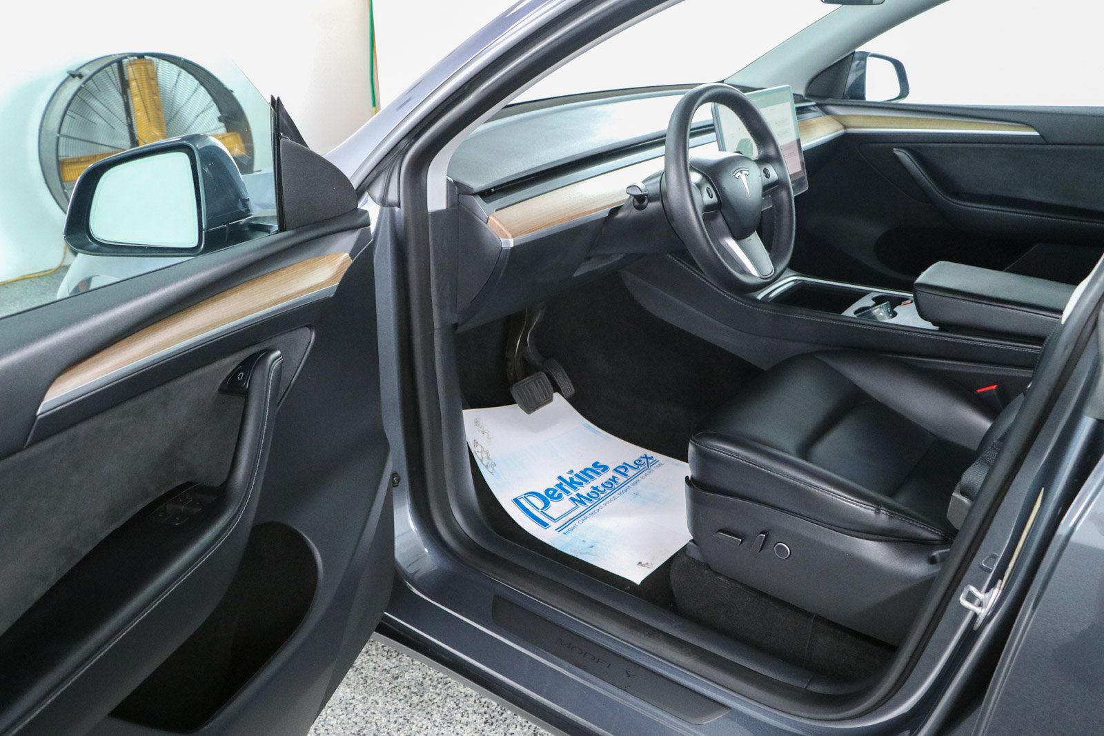 Used 2023 Tesla Model Y Long Range AWD/4WD image 3