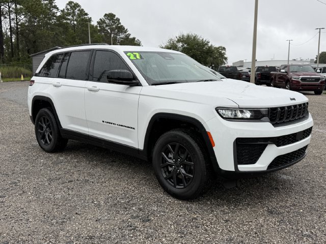 New 2027 Jeep Grand Cherokee Altitude RWD image 2