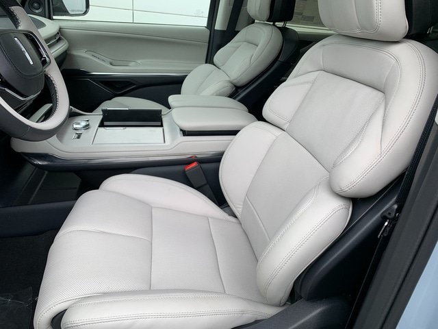 New 2026 Lincoln Navigator L Reserve AWD/4WD image 16