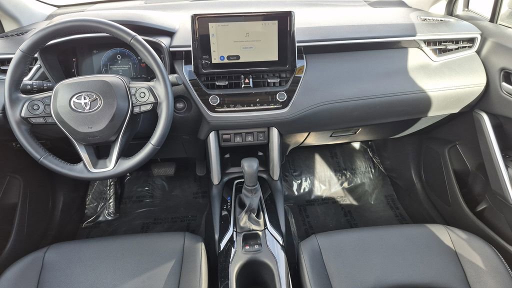 Used 2024 Toyota Corolla Cross XLE w/ Convenience Package image 12
