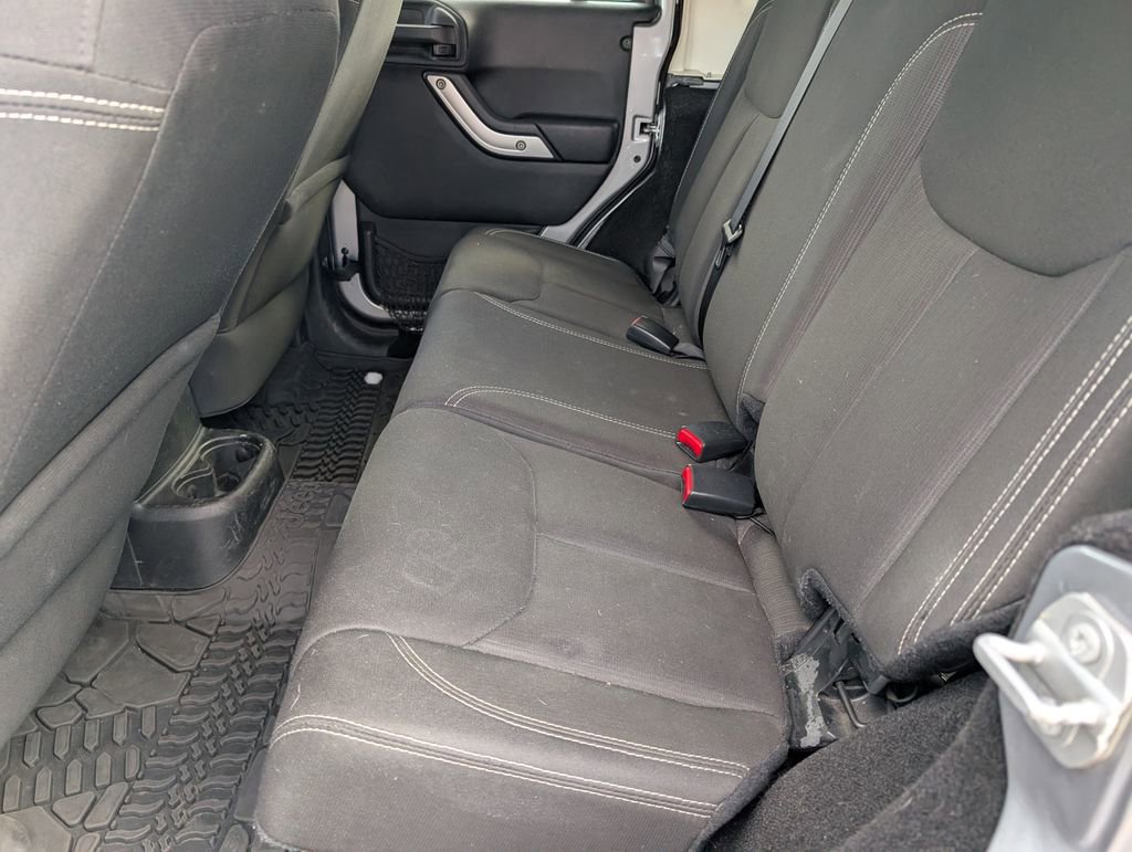 Used 2016 Jeep Wrangler Unlimited Sahara w/ Dual Top Group image 8