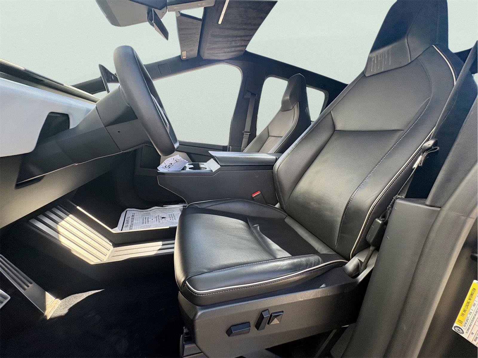 Used 2024 Tesla Cybertruck AWD Crew Cab image 18