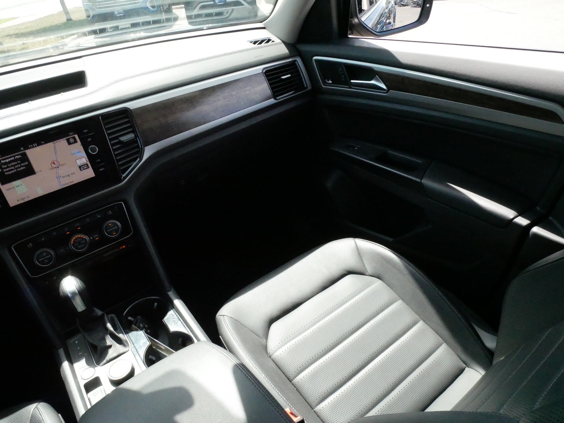 Used 2020 Volkswagen Atlas SEL R-Line AWD/4WD image 11
