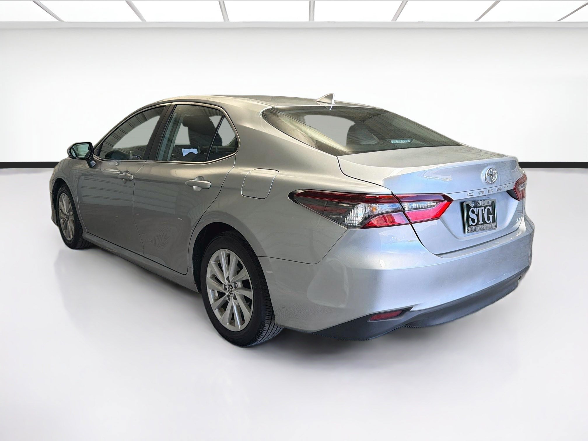 Used 2024 Toyota Camry LE w/ Convenience Package FWD image 6
