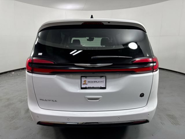 Used 2023 Chrysler Pacifica Touring-L FWD image 32