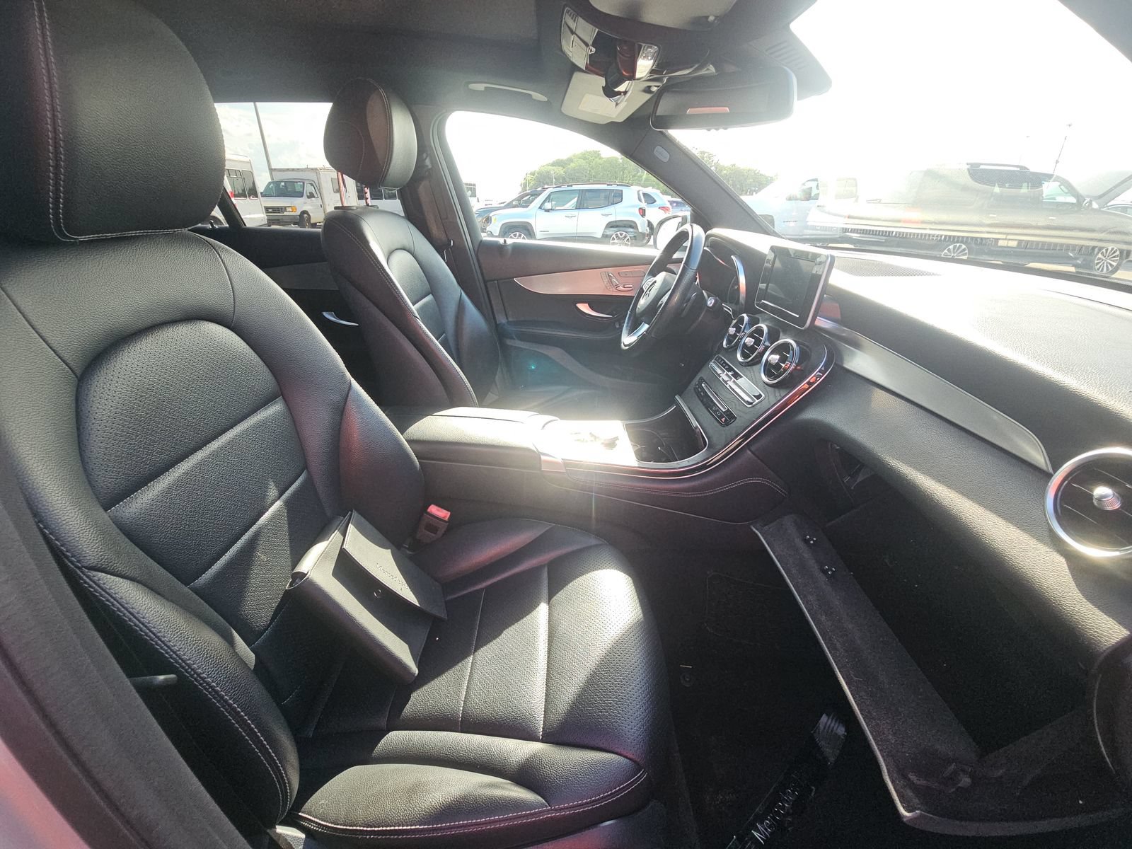 Used 2019 Mercedes-Benz GLC 300 w/ Premium Package image 8