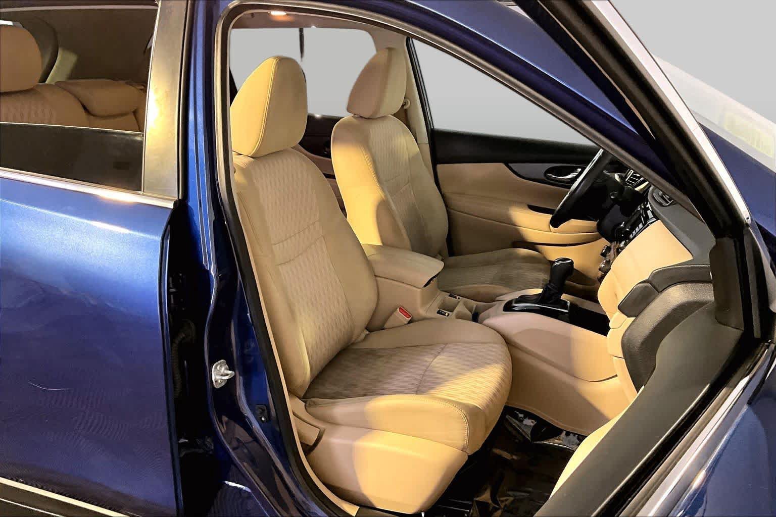 Used 2018 Nissan Rogue SV w/ Sun & Sound Touring Package AWD/4WD image 8