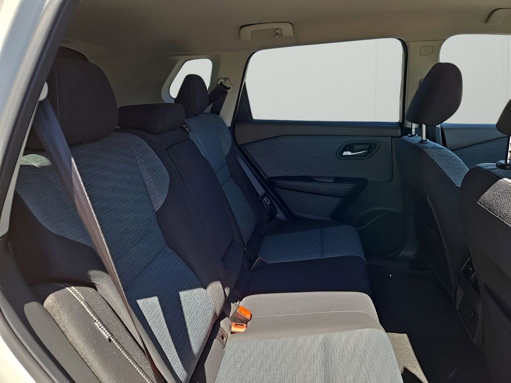 Used 2021 Nissan Rogue SV image 16