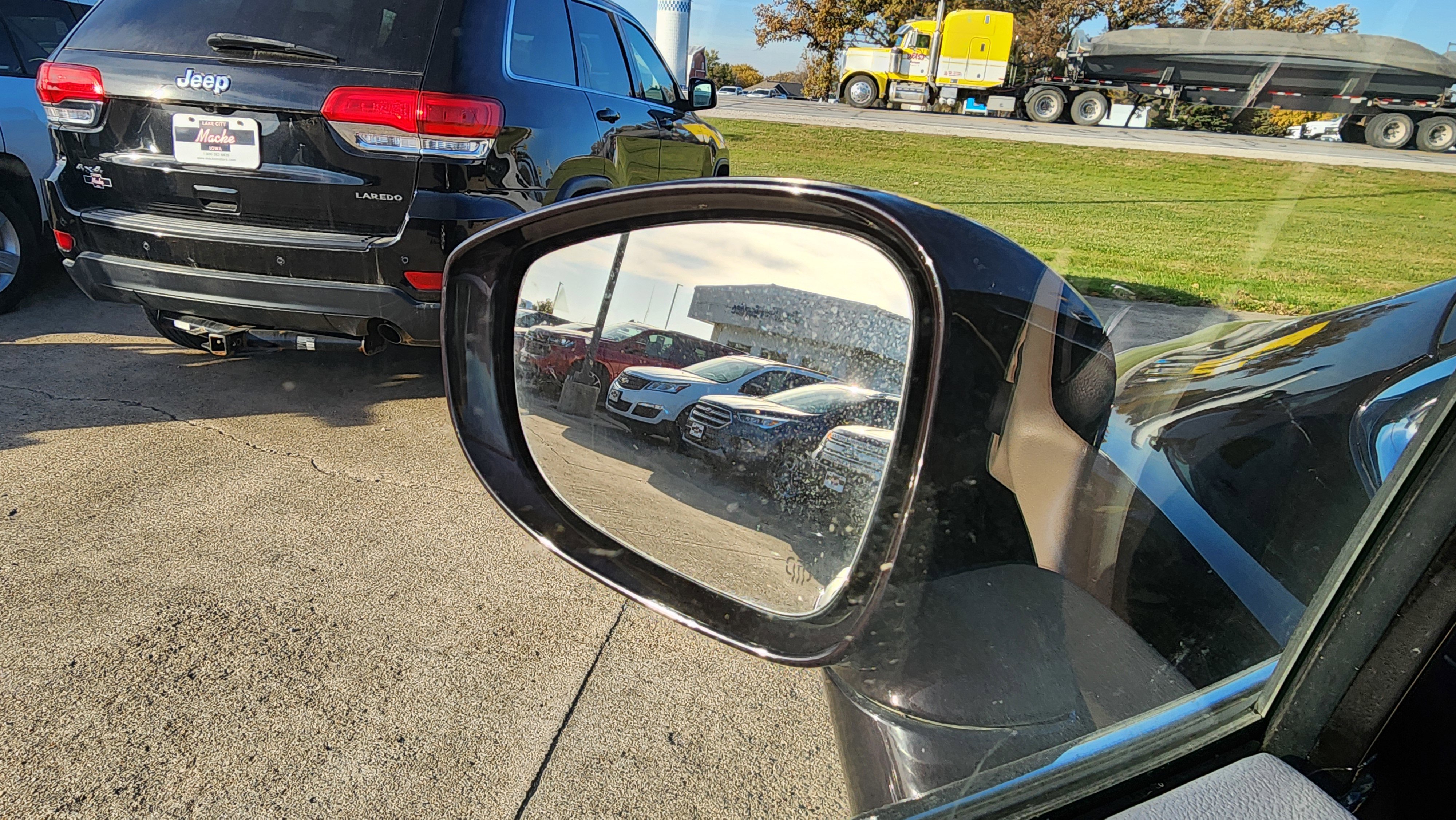 Used 2017 Chrysler Pacifica Touring-L w/ Tire & Wheel Group image 7