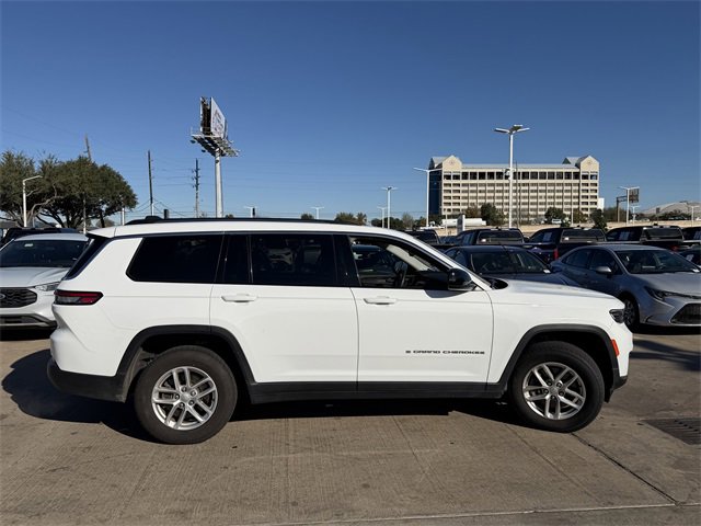 Used 2023 Jeep Grand Cherokee L Laredo image 4