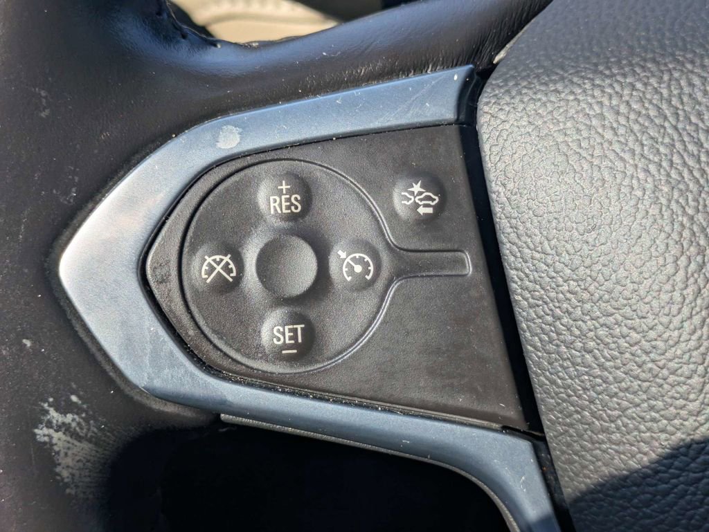 Used 2022 Chevrolet Traverse LT FWD image 28