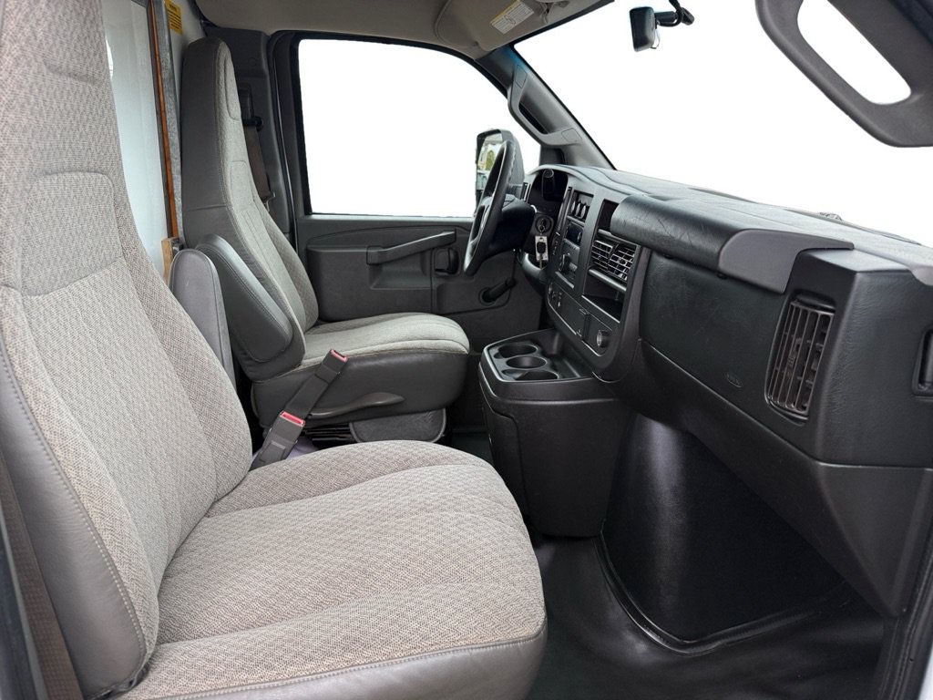 Used 2018 Chevrolet Express 3500 w/ Driver Convenience Package RWD image 13