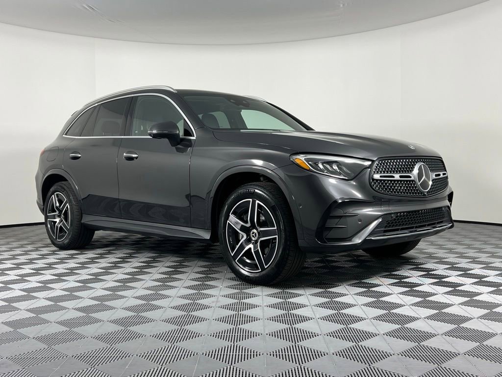 Used 2025 Mercedes-Benz GLC 300 4MATIC image 1