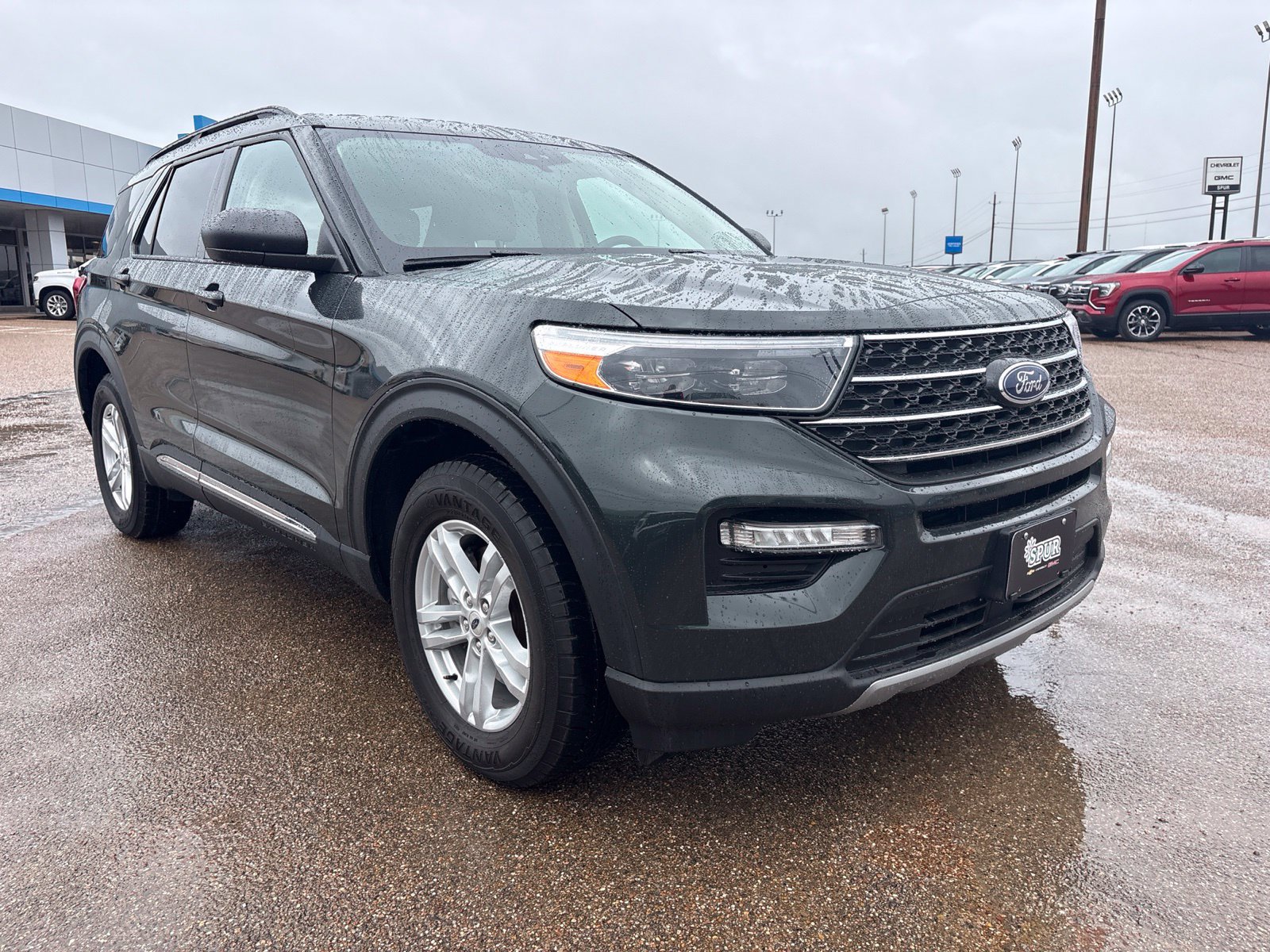 Used 2023 Ford Explorer XLT w/ Equipment Group 202A AWD/4WD image 8
