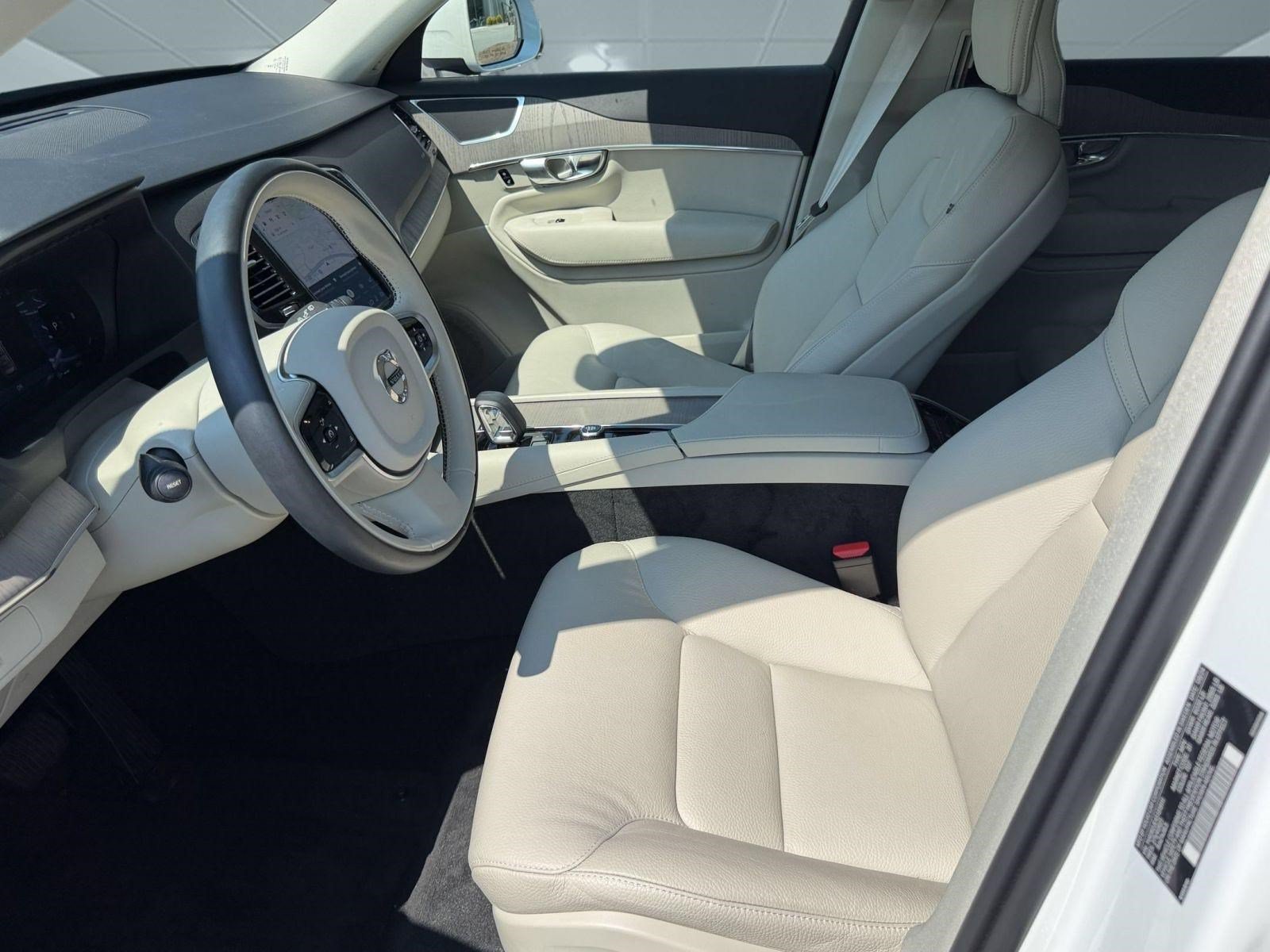 Certified 2025 Volvo XC90 B6 Plus w/ Protection Package Premier AWD/4WD image 5