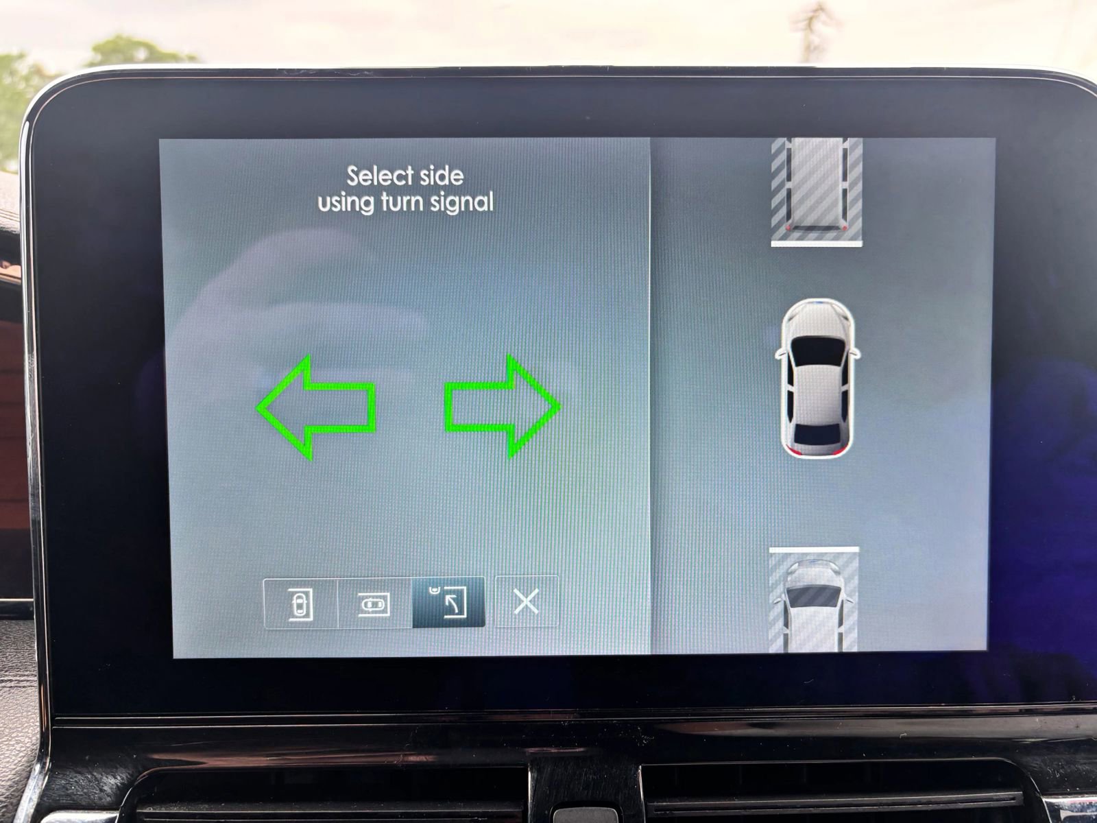 Used 2018 Lincoln Navigator Select w/ Technology Package AWD/4WD image 24