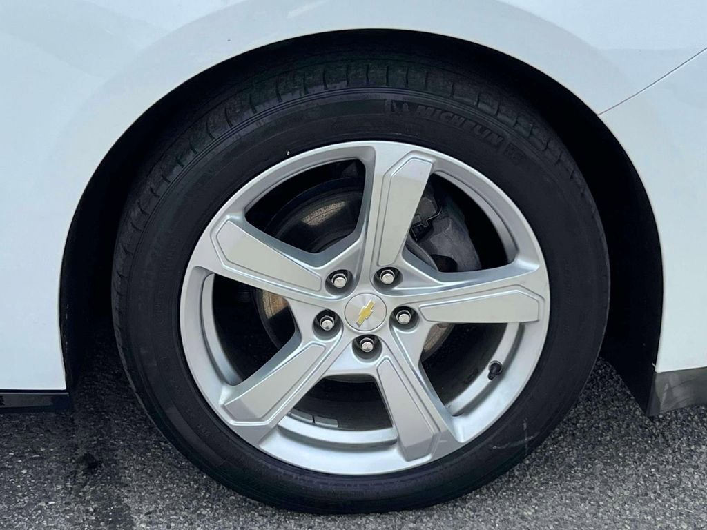 Used 2018 Chevrolet Volt LT w/ Comfort Package FWD image 10