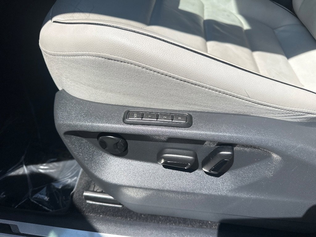Used 2018 Volkswagen Tiguan SEL Premium AWD/4WD image 13