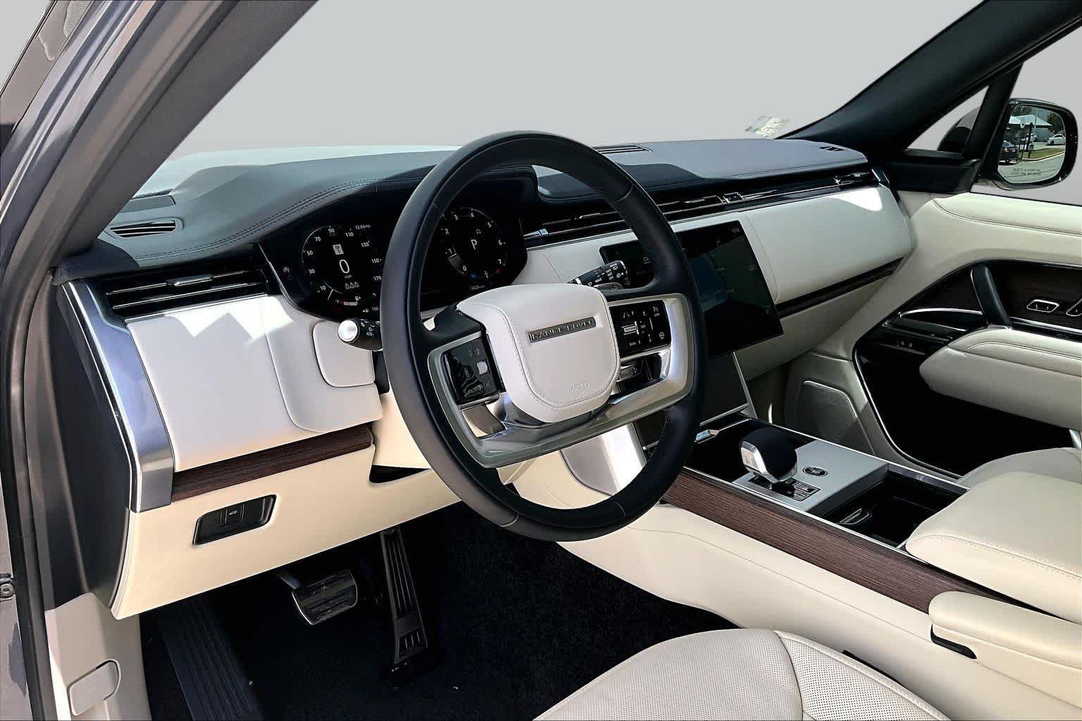 Used 2026 Land Rover Range Rover SE AWD/4WD image 18