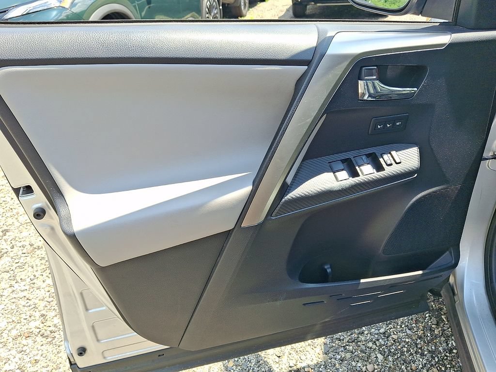 Used 2015 Toyota RAV4 Limited w/ Outdoor Package AWD/4WD image 13