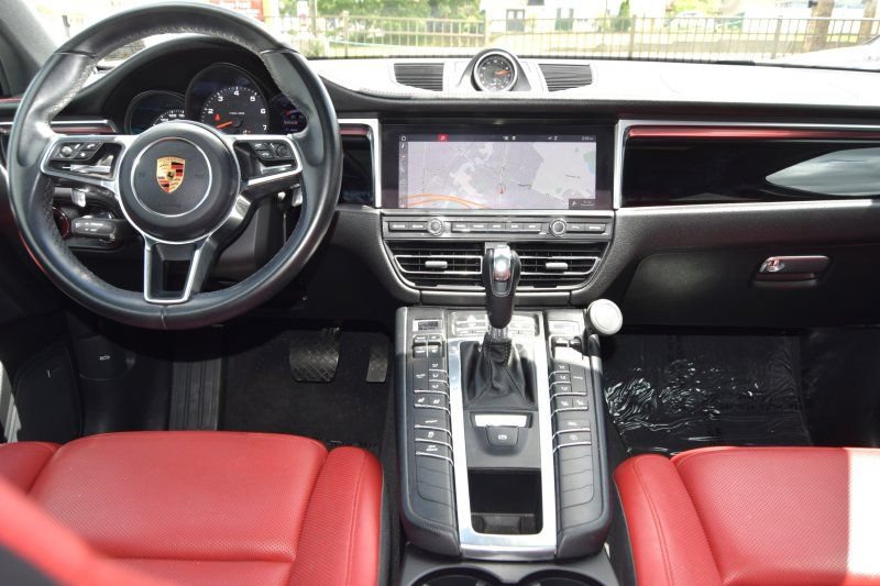 Used 2019 Porsche Macan AWD/4WD image 25