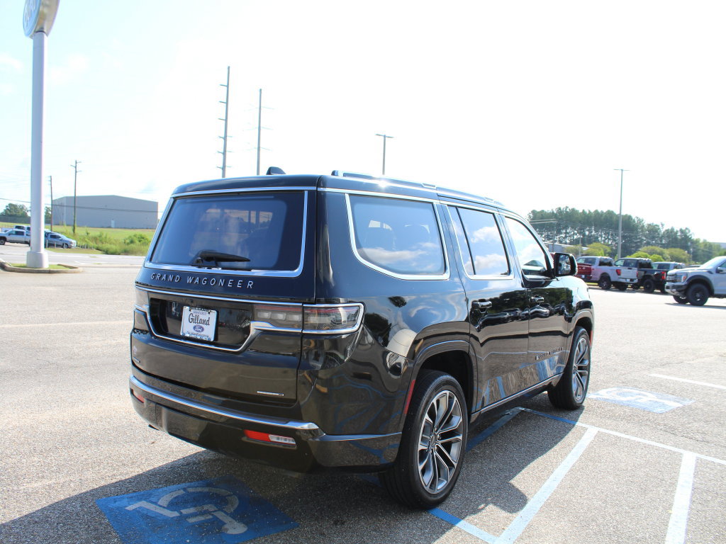 Used 2023 Jeep Grand Wagoneer Series III w/ Rear Seat Video Group 1 AWD/4WD image 13