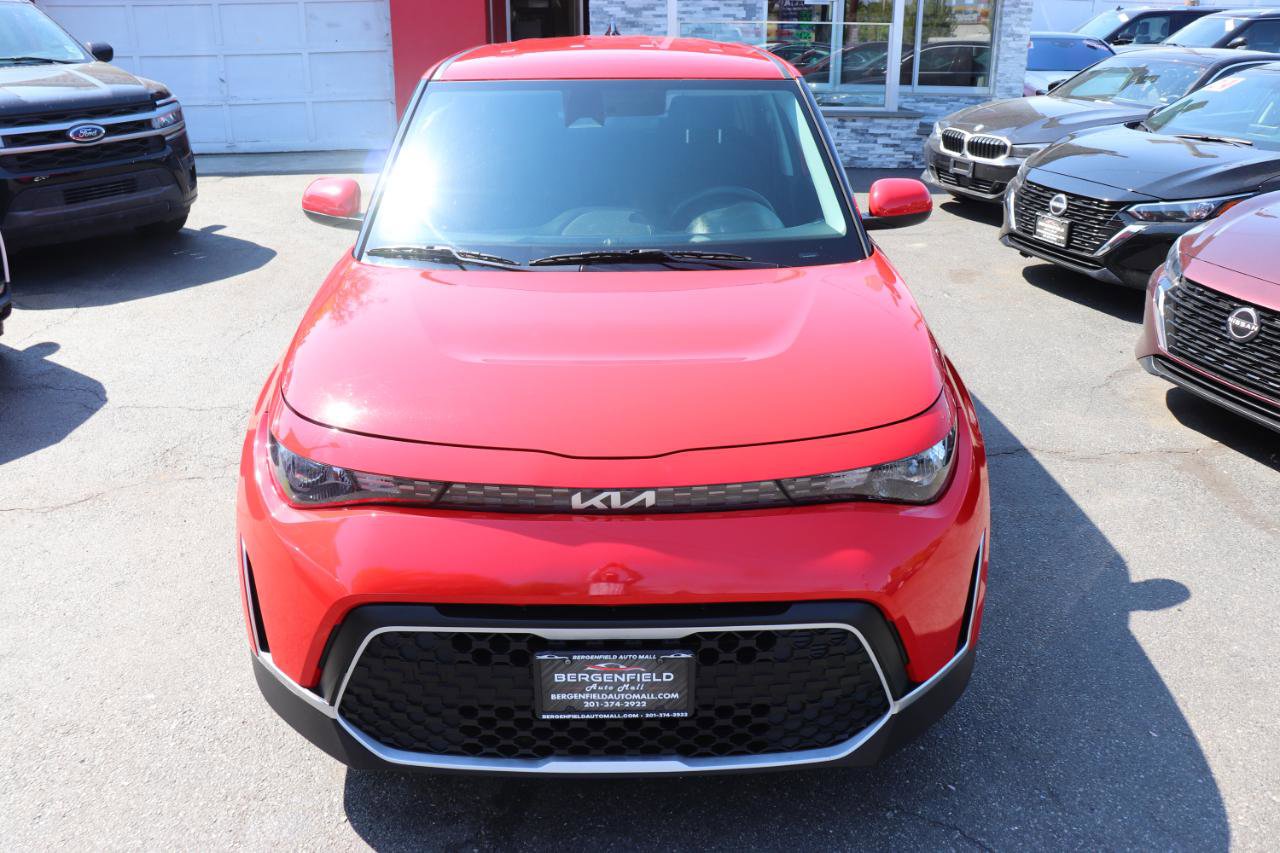 Used 2023 Kia Soul LX w/ LX Technology Package FWD image 9