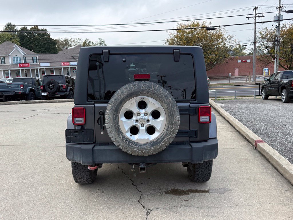 Used 2014 Jeep Wrangler Unlimited Sahara w/ Connectivity Group AWD/4WD image 7