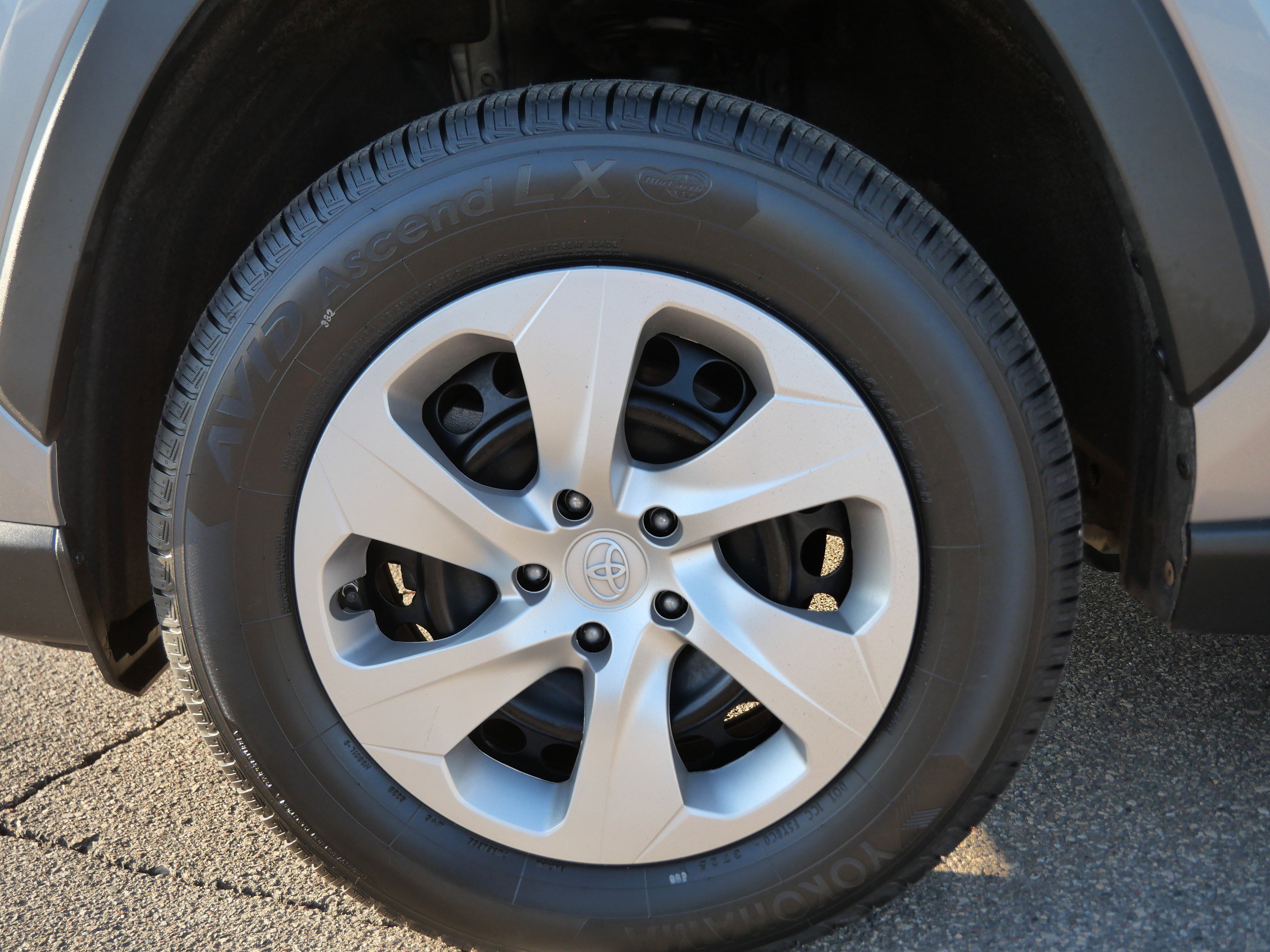 Certified 2023 Toyota RAV4 LE AWD/4WD image 16