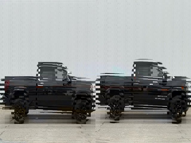Used 2023 GMC Sierra 2500 Denali w/ Denali Black Diamond Edition image 3