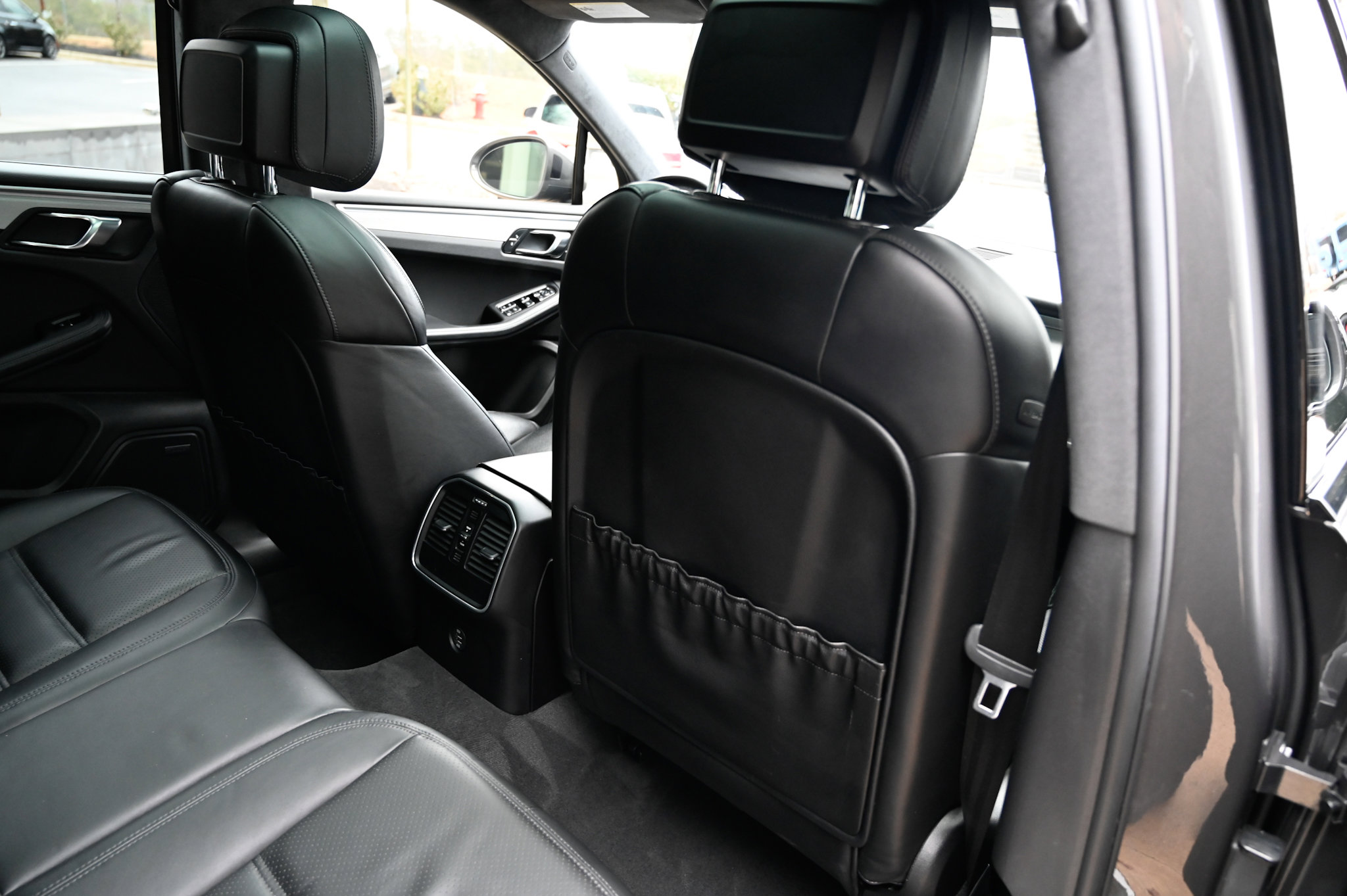 Used 2018 Porsche Macan Turbo image 50