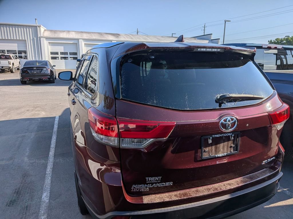 Used 2019 Toyota Highlander XLE AWD/4WD image 8
