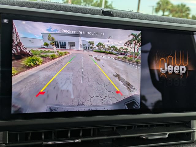 Used 2025 Jeep Gladiator Sport AWD/4WD image 21