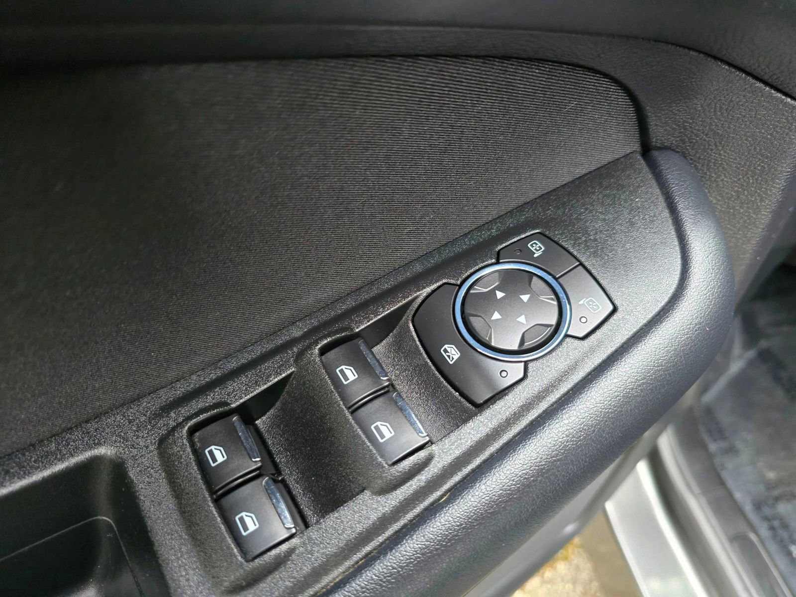 Used 2018 Ford Edge SE image 22