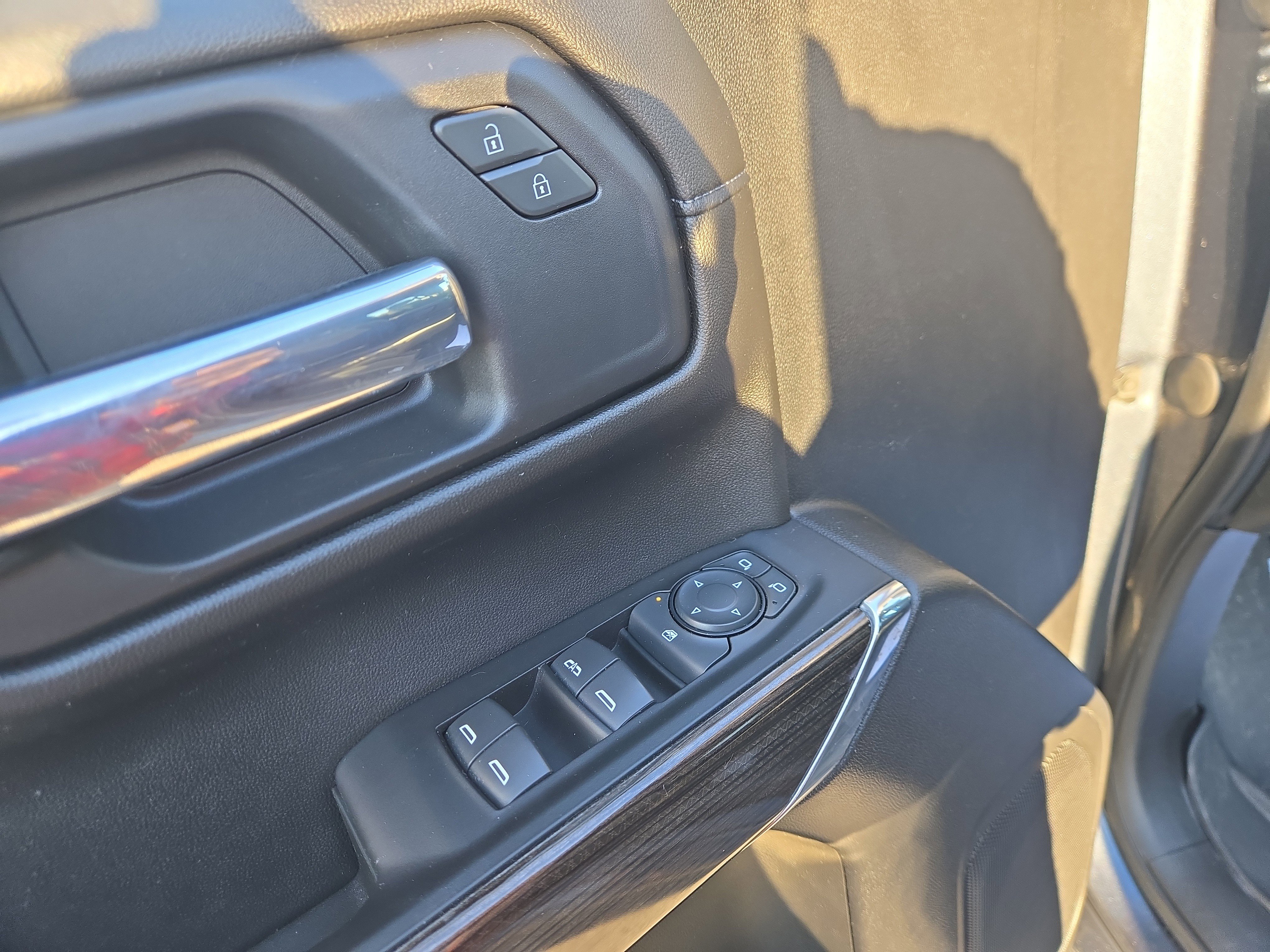 Used 2022 Chevrolet Silverado 1500 LT w/ Z71 Off-Road Package image 16