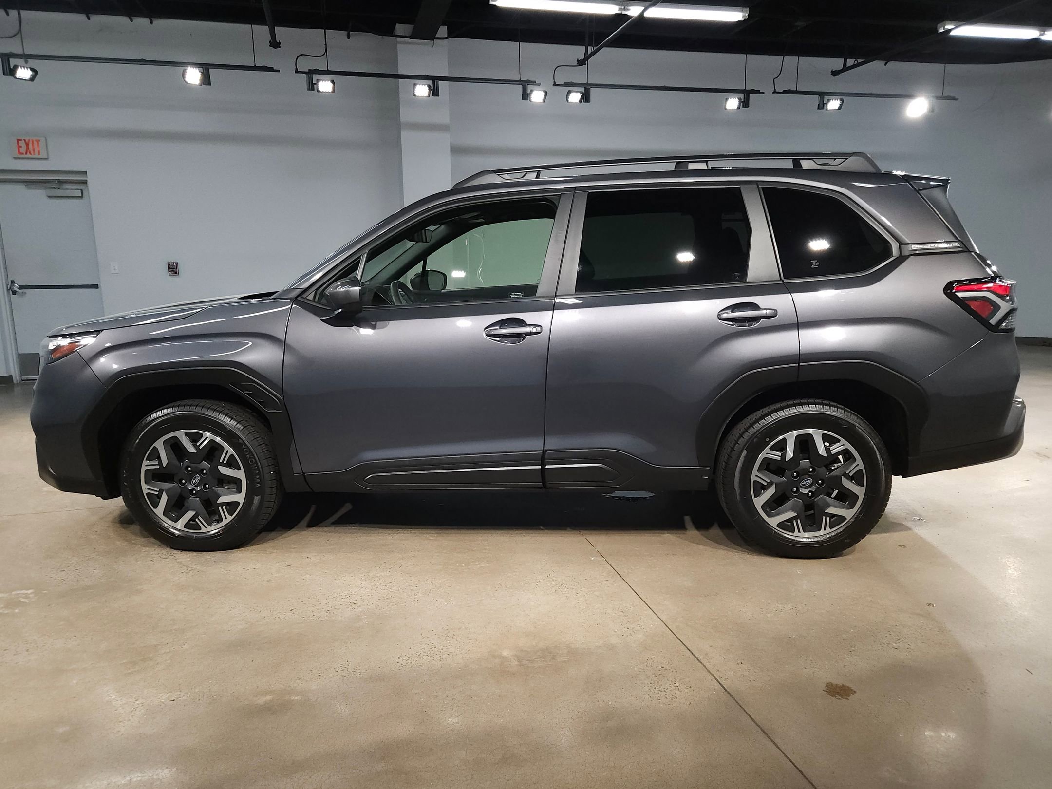 Used 2025 Subaru Forester Premium w/ Convenience Package #1 AWD/4WD image 4